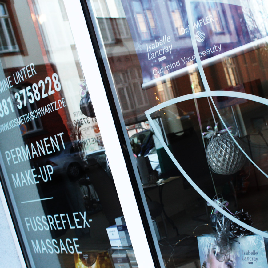 Schaufenster Kosmetik Schwartz