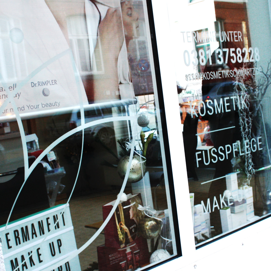 Schaufenster Kosmetik Schwartz